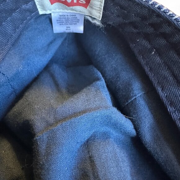 The Levi’s Denim Striped Newsboy Cap is a vintage style hat made from 100% cotto - Picture 11 of 15